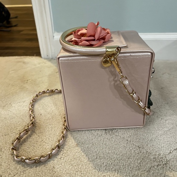 Pink Boxy Purse - Picture 5 of 9